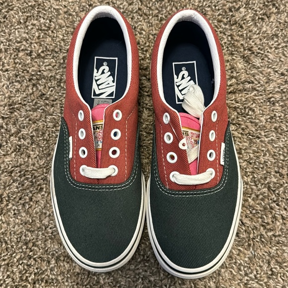 Vans Shoes - Women’s Vans Size 6